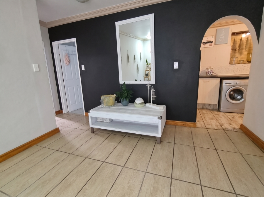 6 Bedroom Property for Sale in Struisbaai Western Cape